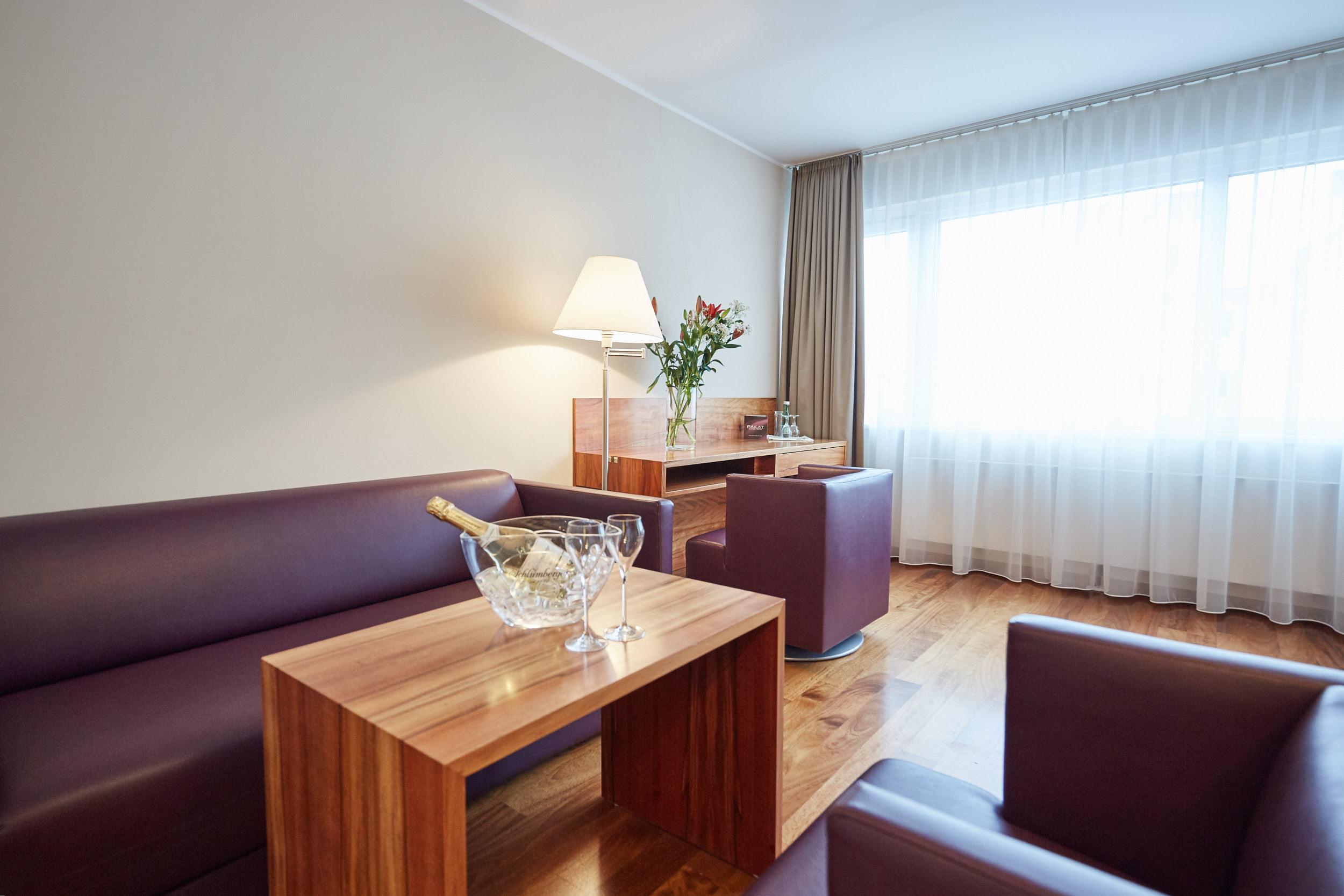 Pakat Suites Hotel Vienna Luaran gambar