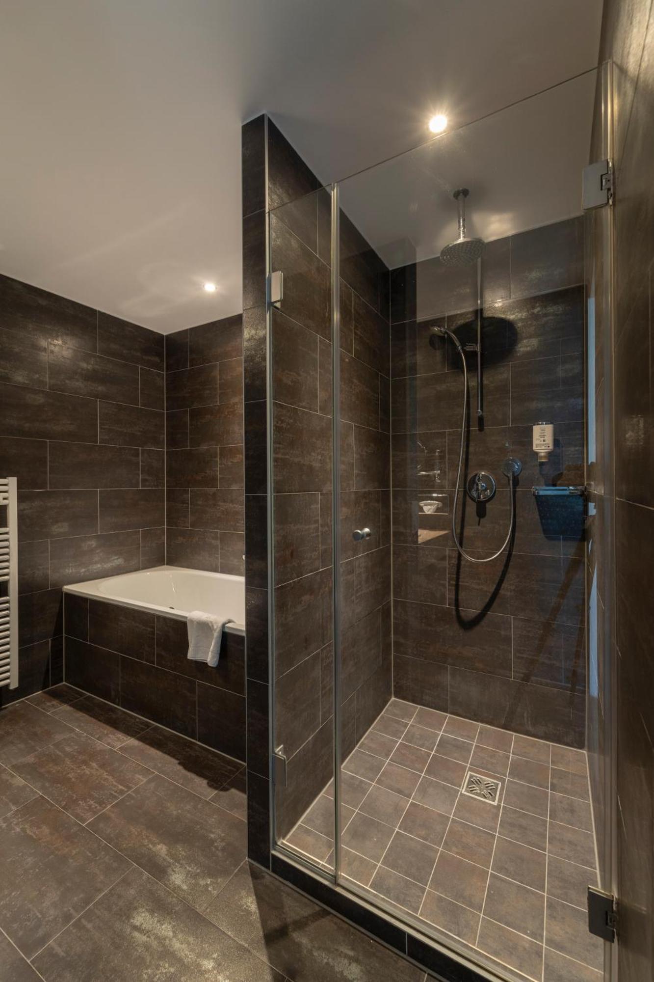 Pakat Suites Hotel Vienna Luaran gambar