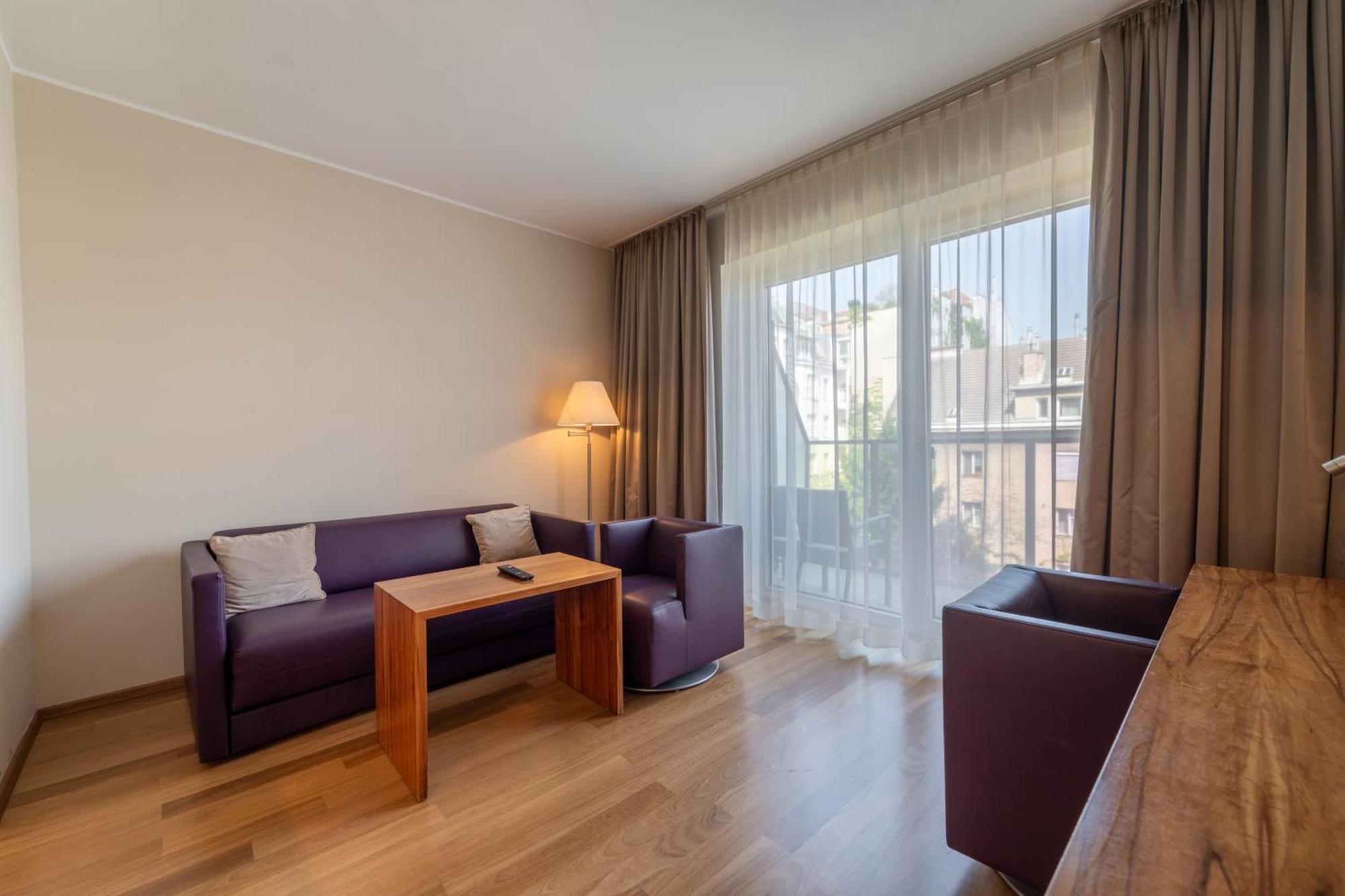 Pakat Suites Hotel Vienna Luaran gambar