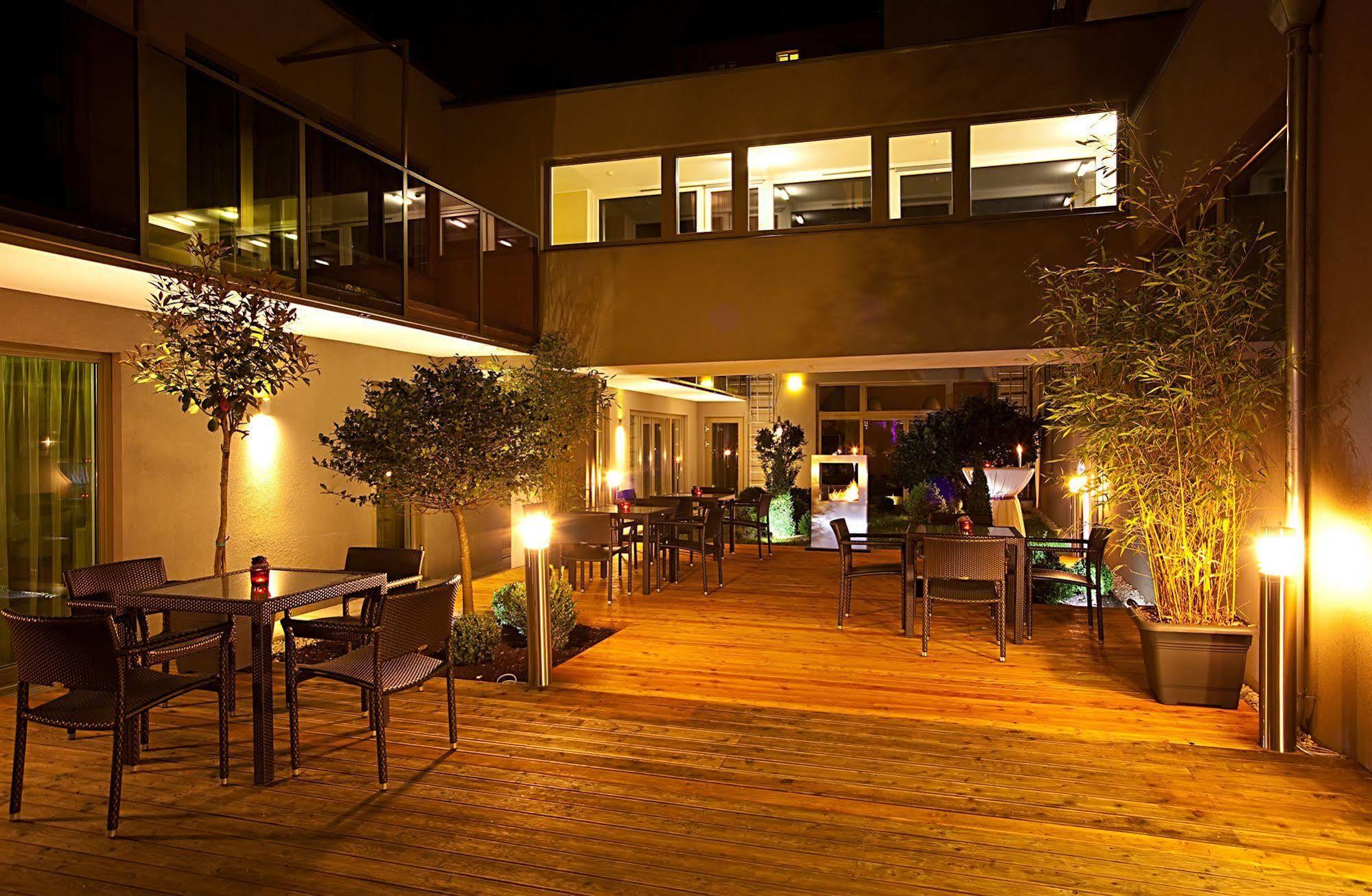 Pakat Suites Hotel Vienna Luaran gambar